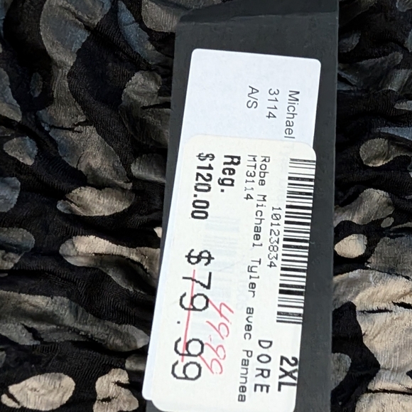 Elegant Black and Silvery Gold Patterned Dress - Picture 4 of 6